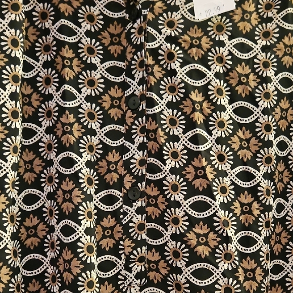 LOFT Sleeveless Black and White Patterned Blouse - Picture 3 of 7